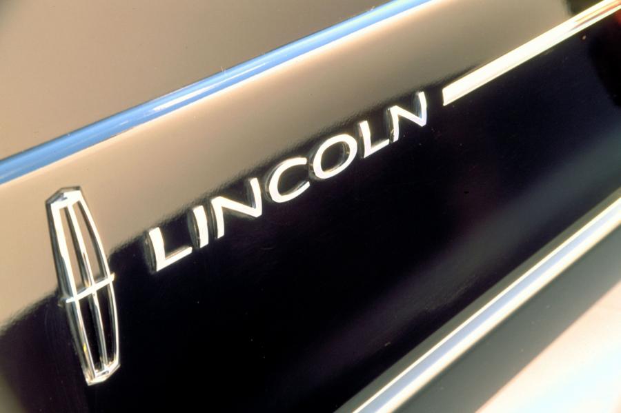 Логотип Lincoln Blackwood 2001 года  (фото 25 из 46)